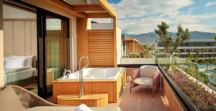 Jacuzzi Suite XO Cape Arnna Resort