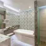 LEGENDARY POOL SUITE GARDEN-VIEW